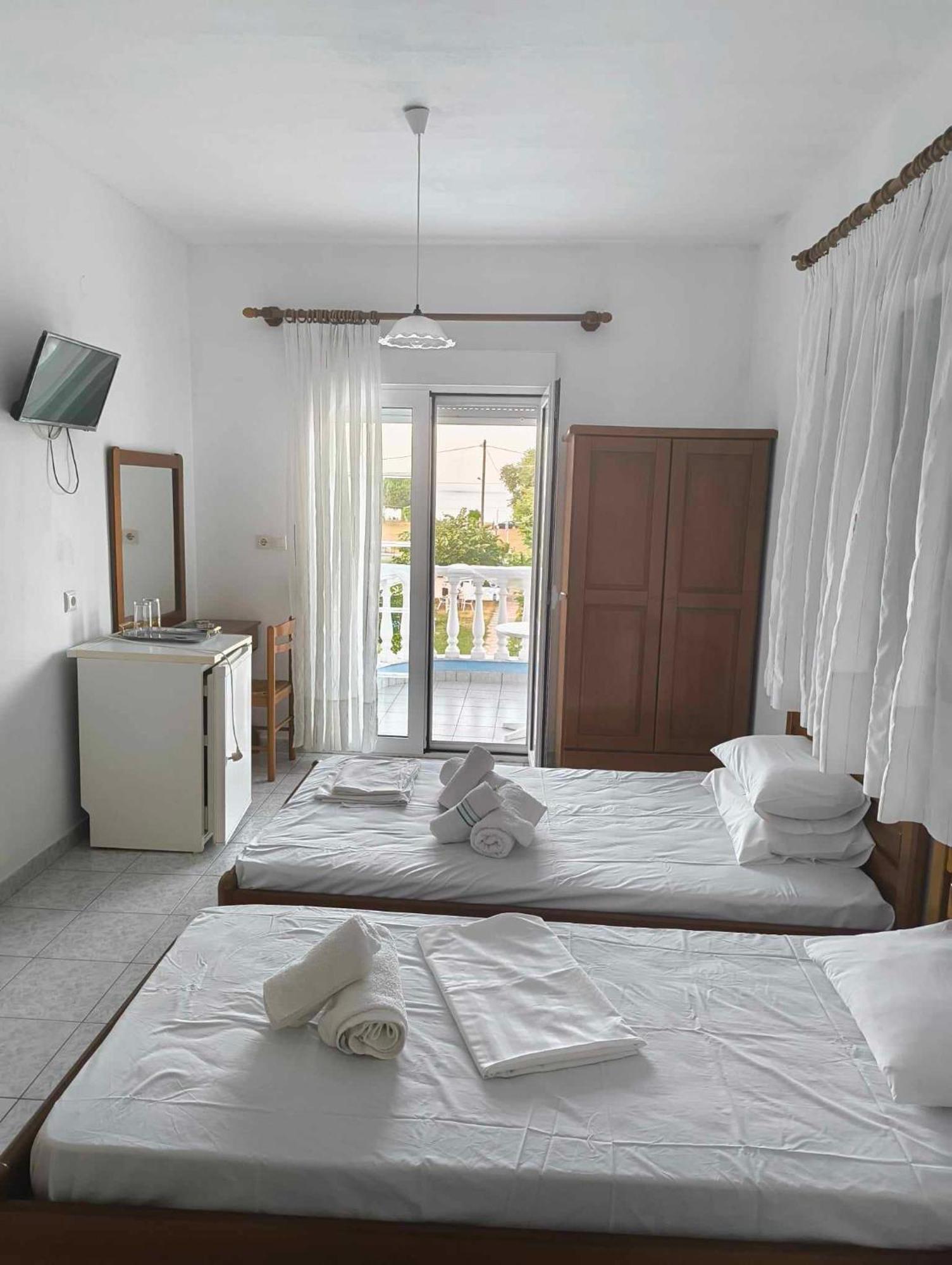 Plexidas Apartments Paralia Skotinis Luaran gambar